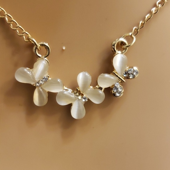 Butterfly Trendy Necklace - Picture 6 of 9